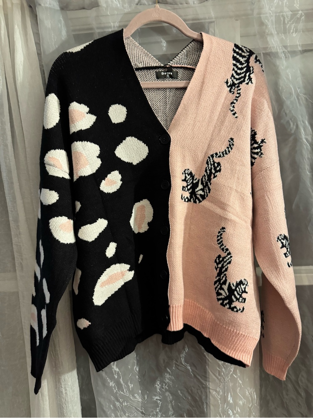 Derax Oversized Cardigan distinct leopard spots & Leopards Light Pink & Black - Picture 6 of 6